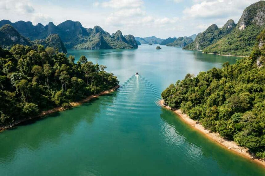 thailand-is-redefining-luxury-travel-in-2026-by-putting-wellness-at-the-heart-of-its-tourism-strategy,-attracting-millions-of-visitors-and-generating-record-breaking-revenue-through-holistic,-restorative,-and-responsible-experiences